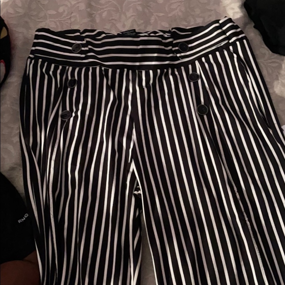 Black/ white strips